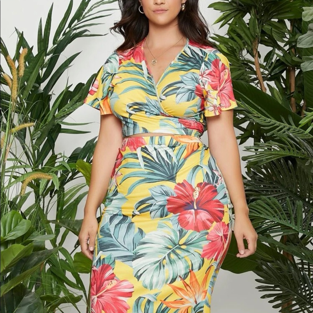 Wrap tie top and tropical print skirt set - Picture 2 of 3